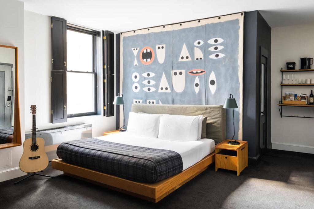 Ace Hotel New York - Chambre artistique vue large